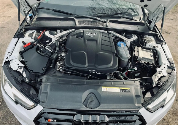Audi A4 cena 92000 przebieg: 201000, rok produkcji 2016 z Wolsztyn małe 137